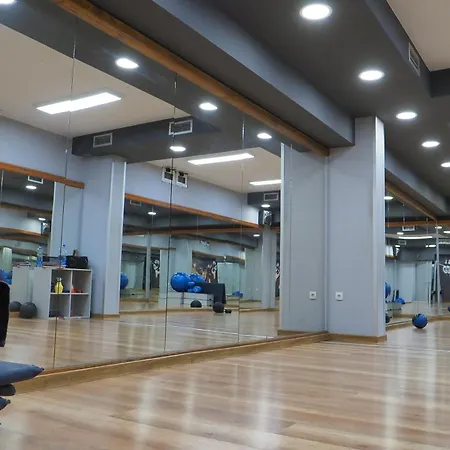 Apartament And In Club Indija