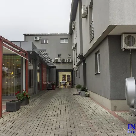 Appartement And In Club *