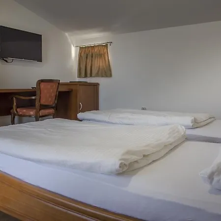 アパート And In Club *