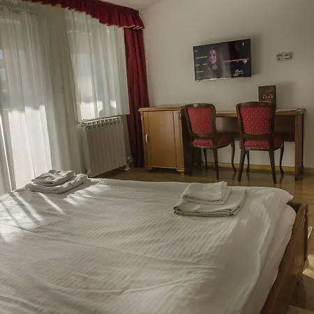 アパート And In Club Inđija