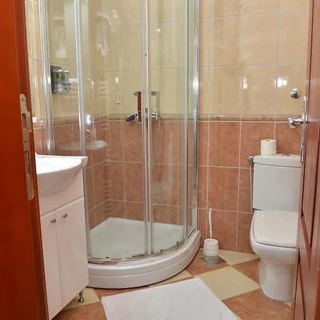 Appartement And In Club Indija