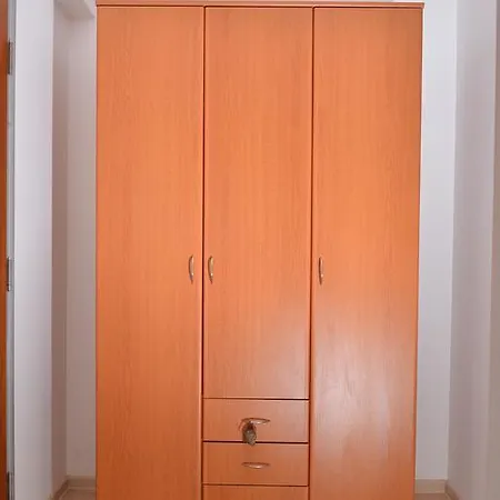 Appartement And In Club Indija