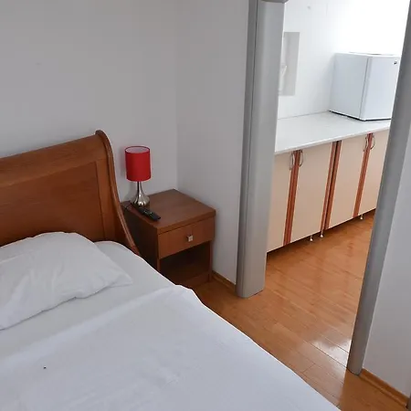 Apartament And In Club Indija