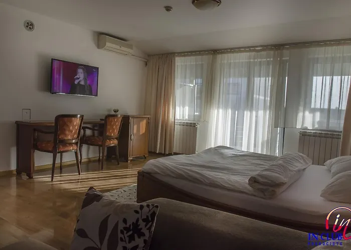 Διαμέρισμα And In Club Indija