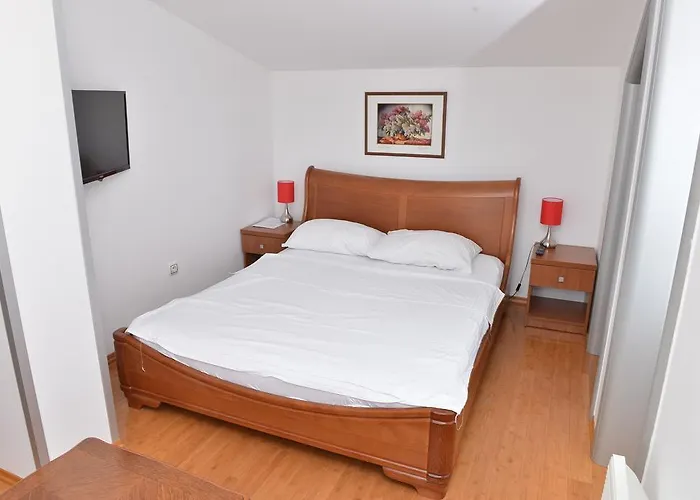 Διαμέρισμα And In Club Indija